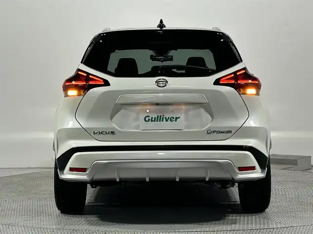 日産 キックス X ツートーンインテリアED 大阪府 2021(令3)年 3万km ブリリアントホワイトパール/ピュアブラック 2トーン 純正大型ナビ/衝突軽減/全方位カメラ/バックカメラ/ETC/シートヒーター/ドライブレコーダー/レーダクルコン/コーナーセンサー/革シート/レーンアシスト/LEDヘッドライト/プッシュスタート/スマートキー/オートライト/オートエアコン/電動ミラー/ハンドルヒーター/フォグランプ/純正アルミホイール