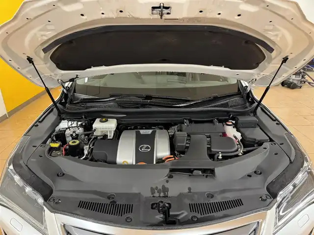 レクサス ＲＸ 450h バージョンL 群馬県 2016(平28)年 7.1万km ソニッククォーツ 安全装備/・衝突軽減ブレーキ/・クルーズコントロール/・クリアランスソナー/・レーンキープアシスト/・ブラインドスポット/・オートライト/・オートハイビーム/・横滑り防止/・SOSコール/・パノラミックビューモニター/メーカー純正ナビ/・AM/FM/AUX/・Bluetooth/BR/・CD/DVD/USB/・フルセグTV/ヘッドアップディスプレイ/パワーバックドア/サンルーフ/全席パワーシート/前席エアシート/全席シートヒーター/前席シートメモリー/ハンドルヒーター/オートホールド/電動パーキング/LEDヘッドライト/LEDフォグランプ/ETC2.0/純正ドライブレコーダー/純正フロアマット/純正ドアバイザー/プッシュスタート/スマートキー