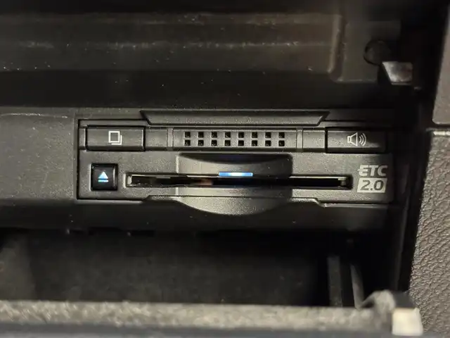 レクサス ＲＸ 450h バージョンL 群馬県 2016(平28)年 7.1万km ソニッククォーツ 安全装備/・衝突軽減ブレーキ/・クルーズコントロール/・クリアランスソナー/・レーンキープアシスト/・ブラインドスポット/・オートライト/・オートハイビーム/・横滑り防止/・SOSコール/・パノラミックビューモニター/メーカー純正ナビ/・AM/FM/AUX/・Bluetooth/BR/・CD/DVD/USB/・フルセグTV/ヘッドアップディスプレイ/パワーバックドア/サンルーフ/全席パワーシート/前席エアシート/全席シートヒーター/前席シートメモリー/ハンドルヒーター/オートホールド/電動パーキング/LEDヘッドライト/LEDフォグランプ/ETC2.0/純正ドライブレコーダー/純正フロアマット/純正ドアバイザー/プッシュスタート/スマートキー