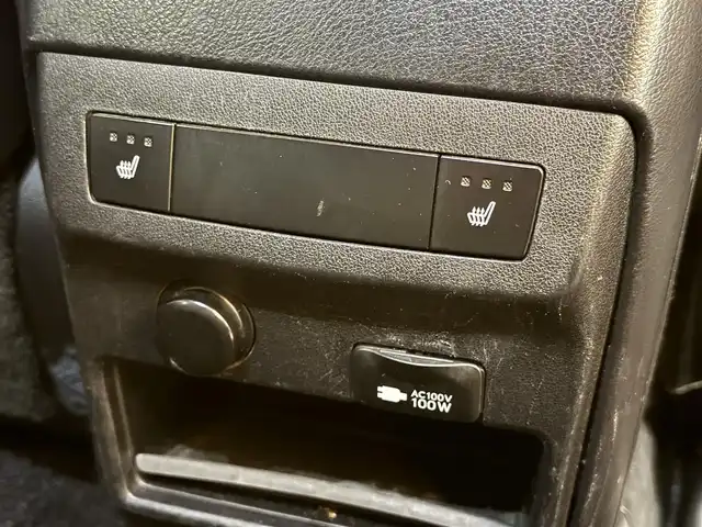 レクサス ＲＸ 450h バージョンL 群馬県 2016(平28)年 7.1万km ソニッククォーツ 安全装備/・衝突軽減ブレーキ/・クルーズコントロール/・クリアランスソナー/・レーンキープアシスト/・ブラインドスポット/・オートライト/・オートハイビーム/・横滑り防止/・SOSコール/・パノラミックビューモニター/メーカー純正ナビ/・AM/FM/AUX/・Bluetooth/BR/・CD/DVD/USB/・フルセグTV/ヘッドアップディスプレイ/パワーバックドア/サンルーフ/全席パワーシート/前席エアシート/全席シートヒーター/前席シートメモリー/ハンドルヒーター/オートホールド/電動パーキング/LEDヘッドライト/LEDフォグランプ/ETC2.0/純正ドライブレコーダー/純正フロアマット/純正ドアバイザー/プッシュスタート/スマートキー