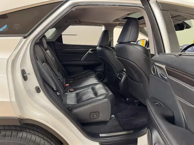 レクサス ＲＸ 450h バージョンL 群馬県 2016(平28)年 7.1万km ソニッククォーツ 安全装備/・衝突軽減ブレーキ/・クルーズコントロール/・クリアランスソナー/・レーンキープアシスト/・ブラインドスポット/・オートライト/・オートハイビーム/・横滑り防止/・SOSコール/・パノラミックビューモニター/メーカー純正ナビ/・AM/FM/AUX/・Bluetooth/BR/・CD/DVD/USB/・フルセグTV/ヘッドアップディスプレイ/パワーバックドア/サンルーフ/全席パワーシート/前席エアシート/全席シートヒーター/前席シートメモリー/ハンドルヒーター/オートホールド/電動パーキング/LEDヘッドライト/LEDフォグランプ/ETC2.0/純正ドライブレコーダー/純正フロアマット/純正ドアバイザー/プッシュスタート/スマートキー