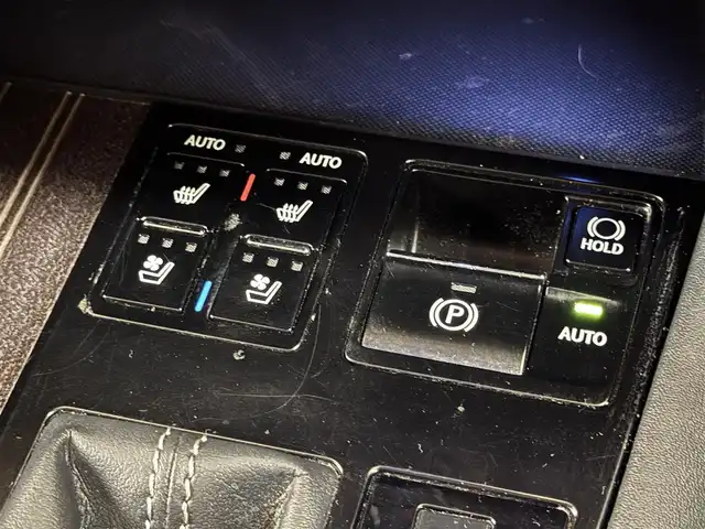 レクサス ＲＸ 450h バージョンL 群馬県 2016(平28)年 7.1万km ソニッククォーツ 安全装備/・衝突軽減ブレーキ/・クルーズコントロール/・クリアランスソナー/・レーンキープアシスト/・ブラインドスポット/・オートライト/・オートハイビーム/・横滑り防止/・SOSコール/・パノラミックビューモニター/メーカー純正ナビ/・AM/FM/AUX/・Bluetooth/BR/・CD/DVD/USB/・フルセグTV/ヘッドアップディスプレイ/パワーバックドア/サンルーフ/全席パワーシート/前席エアシート/全席シートヒーター/前席シートメモリー/ハンドルヒーター/オートホールド/電動パーキング/LEDヘッドライト/LEDフォグランプ/ETC2.0/純正ドライブレコーダー/純正フロアマット/純正ドアバイザー/プッシュスタート/スマートキー