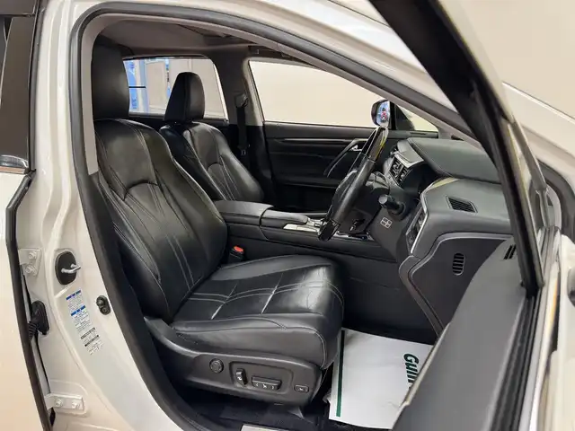 レクサス ＲＸ 450h バージョンL 群馬県 2016(平28)年 7.1万km ソニッククォーツ 安全装備/・衝突軽減ブレーキ/・クルーズコントロール/・クリアランスソナー/・レーンキープアシスト/・ブラインドスポット/・オートライト/・オートハイビーム/・横滑り防止/・SOSコール/・パノラミックビューモニター/メーカー純正ナビ/・AM/FM/AUX/・Bluetooth/BR/・CD/DVD/USB/・フルセグTV/ヘッドアップディスプレイ/パワーバックドア/サンルーフ/全席パワーシート/前席エアシート/全席シートヒーター/前席シートメモリー/ハンドルヒーター/オートホールド/電動パーキング/LEDヘッドライト/LEDフォグランプ/ETC2.0/純正ドライブレコーダー/純正フロアマット/純正ドアバイザー/プッシュスタート/スマートキー