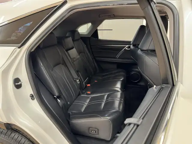 レクサス ＲＸ 450h バージョンL 群馬県 2016(平28)年 7.1万km ソニッククォーツ 安全装備/・衝突軽減ブレーキ/・クルーズコントロール/・クリアランスソナー/・レーンキープアシスト/・ブラインドスポット/・オートライト/・オートハイビーム/・横滑り防止/・SOSコール/・パノラミックビューモニター/メーカー純正ナビ/・AM/FM/AUX/・Bluetooth/BR/・CD/DVD/USB/・フルセグTV/ヘッドアップディスプレイ/パワーバックドア/サンルーフ/全席パワーシート/前席エアシート/全席シートヒーター/前席シートメモリー/ハンドルヒーター/オートホールド/電動パーキング/LEDヘッドライト/LEDフォグランプ/ETC2.0/純正ドライブレコーダー/純正フロアマット/純正ドアバイザー/プッシュスタート/スマートキー