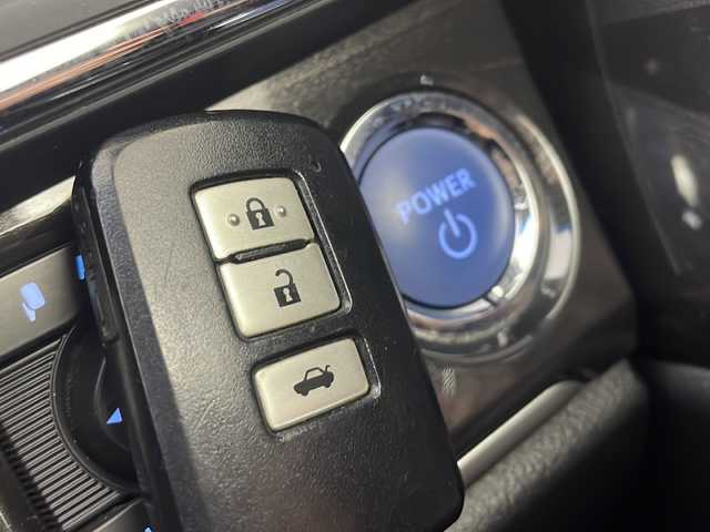 トヨタ クラウン ハイブリッド アスリートS 福島県 2014(平26)年 9.4万km ホワイトパールクリスタルシャイン /禁煙車//純正ナビ//フルセグTV//バックカメラ//ETC//純正17インチアルミホイール//社外フロアマット//HIDヘッドライト//オートライト//フォグランプ//パワーシート//シートヒーター//ステアリングヒーター//クルーズコントロール//プッシュスタート//ステアリングスイッチ//スマートキー