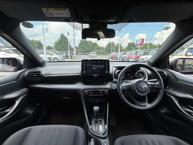 トヨタ ヤリス ハイブリッド G 栃木県 2023(令5)年 2.4万km アバンギャルドブロンズメタリック トヨタセーフティセンス/純正ディースプレイオーディオ/Bluetooth/USB/パノラミックビューモニター/ビルトインETC/前ドライブレコーダー/レーダークルーズコントロール/プッシュスタート/ステアリングリモコン/LEDオートライト/LEDフォグランプ/純正15インチAW/社外スタッドレスAW積込/アイドリングストップ/横滑り防止装置/保証書/取説/電動格納ミラー/ドアバイザー