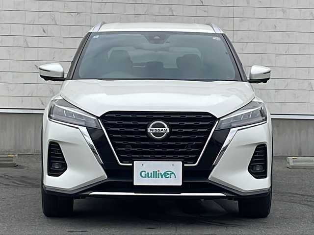 日産 キックス X 山形県 2021(令3)年 7.3万km ブリリアントホワイトパール ３６０°セーフティアシスト/・インテリジェントエマージェンシーブレーキ/・ふらつき警報/・前方衝突予測警報/・標識検知機能/・側方運転支援/・後側方衝突防止支援システム/・アラウンドビューモニター/・踏み間違い衝突防止アシスト/・後退時車両検知警報/・インテリジェント ルームミラー/・エマージェンシーストップシグナル/プロパイロット/純正ナビ/CD.DVD.BT.SD.USB/ETC/電動パーキングブレーキ/オートホールド/ドライブレコーダー/LEDヘッドライト/ヘッドライトレベライザー/プッシュスタート/スマートキーｘ２