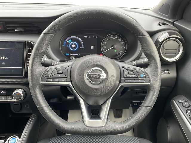 日産 キックス X 山形県 2021(令3)年 7.3万km ブリリアントホワイトパール ３６０°セーフティアシスト/・インテリジェントエマージェンシーブレーキ/・ふらつき警報/・前方衝突予測警報/・標識検知機能/・側方運転支援/・後側方衝突防止支援システム/・アラウンドビューモニター/・踏み間違い衝突防止アシスト/・後退時車両検知警報/・インテリジェント ルームミラー/・エマージェンシーストップシグナル/プロパイロット/純正ナビ/CD.DVD.BT.SD.USB/ETC/電動パーキングブレーキ/オートホールド/ドライブレコーダー/LEDヘッドライト/ヘッドライトレベライザー/プッシュスタート/スマートキーｘ２