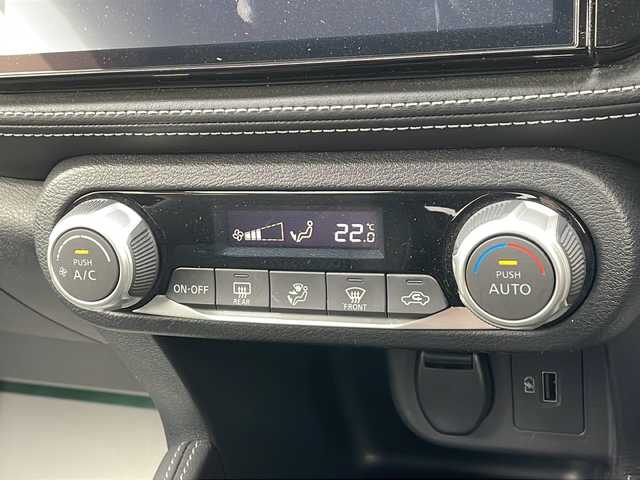 日産 キックス X 山形県 2021(令3)年 7.3万km ブリリアントホワイトパール ３６０°セーフティアシスト/・インテリジェントエマージェンシーブレーキ/・ふらつき警報/・前方衝突予測警報/・標識検知機能/・側方運転支援/・後側方衝突防止支援システム/・アラウンドビューモニター/・踏み間違い衝突防止アシスト/・後退時車両検知警報/・インテリジェント ルームミラー/・エマージェンシーストップシグナル/プロパイロット/純正ナビ/CD.DVD.BT.SD.USB/ETC/電動パーキングブレーキ/オートホールド/ドライブレコーダー/LEDヘッドライト/ヘッドライトレベライザー/プッシュスタート/スマートキーｘ２