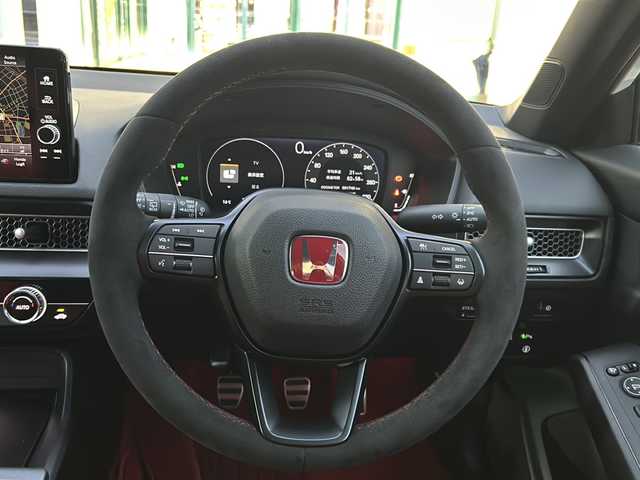 ホンダ シビック タイプR 愛知県 2024(令6)年 0.2万km チャンピオンシップホワイト 登録時走行距離1740km/ワンオーナー/純正9インチSDナビ/(Bluetooth/フルセグTV/USB)/バックカメラ/クリアランスソナー前後/ホンダセンシング/ブラインドスポット/衝突軽減ブレーキ/レーンキープアシスト/踏み間違い衝突軽減/路外逸脱抑制機能/アダプティブクルーズコントロール/先行車発信告知/標識認識機能/電子制御パーキングブレーキ/タイプR純正シート/bremboキャリパー×4/純正ビルドイン2.0ETC/+Rスイッチ/ドライブモードセレクト/ステアリングスイッチ/スマートキー/(スペアキー×1)/取説/保証書