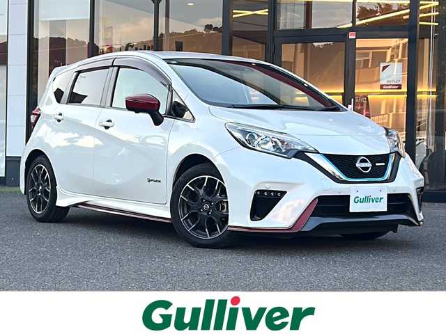 日産 ノート e－パワー ニスモ 大阪府 2018(平30)年 3.9万km ブリリアントホワイトパール 衝突軽減システム　純正ナビ　全方位カメラ　フルセグＴＶ　ＣＤ　ＤＶＤ　Ｂｌｕｅｔｏｏｔｈ　デジタルインナーミラー　純正ドライブレコーダー　ヒーター付きドアミラー　ＬＥＤヘッドライト　ＥＴＣ　オートライト　純正アルミホイール　純正フロアマット　プッシュスタート　スペアキー　スマートキー　取扱説明書　保証書　