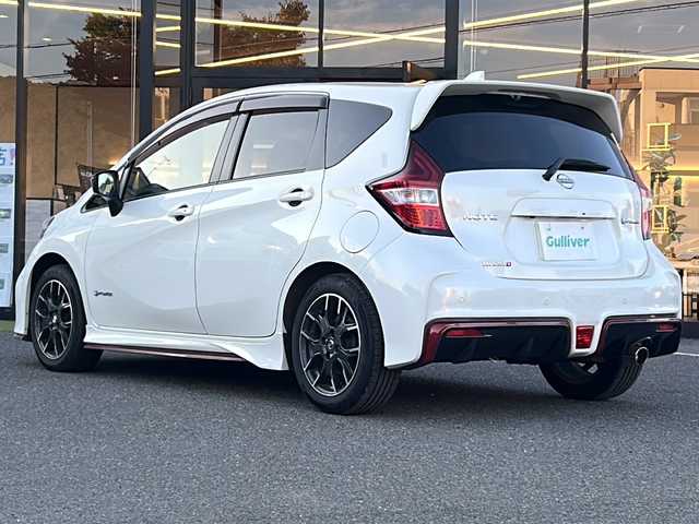 日産 ノート e－パワー ニスモ 大阪府 2018(平30)年 3.9万km ブリリアントホワイトパール 衝突軽減システム　純正ナビ　全方位カメラ　フルセグＴＶ　ＣＤ　ＤＶＤ　Ｂｌｕｅｔｏｏｔｈ　デジタルインナーミラー　純正ドライブレコーダー　ヒーター付きドアミラー　ＬＥＤヘッドライト　ＥＴＣ　オートライト　純正アルミホイール　純正フロアマット　プッシュスタート　スペアキー　スマートキー　取扱説明書　保証書　