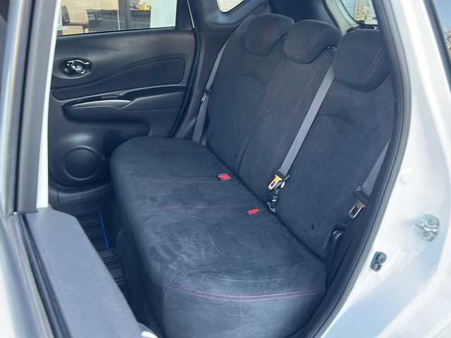 日産 ノート e－パワー ニスモ 大阪府 2018(平30)年 3.9万km ブリリアントホワイトパール 衝突軽減システム　純正ナビ　全方位カメラ　フルセグＴＶ　ＣＤ　ＤＶＤ　Ｂｌｕｅｔｏｏｔｈ　デジタルインナーミラー　純正ドライブレコーダー　ヒーター付きドアミラー　ＬＥＤヘッドライト　ＥＴＣ　オートライト　純正アルミホイール　純正フロアマット　プッシュスタート　スペアキー　スマートキー　取扱説明書　保証書　