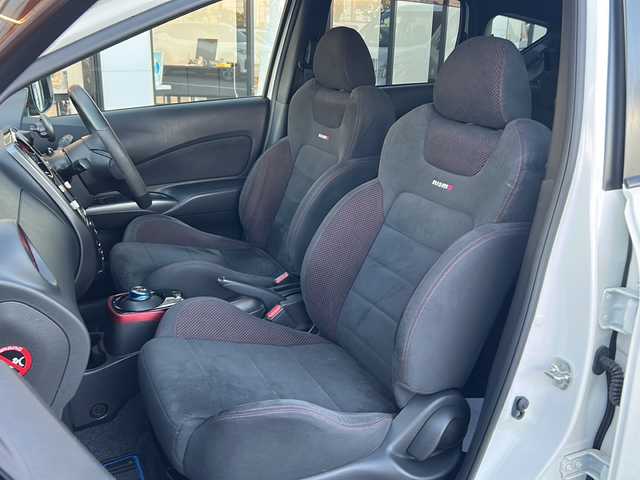 日産 ノート e－パワー ニスモ 大阪府 2018(平30)年 3.9万km ブリリアントホワイトパール 衝突軽減システム　純正ナビ　全方位カメラ　フルセグＴＶ　ＣＤ　ＤＶＤ　Ｂｌｕｅｔｏｏｔｈ　デジタルインナーミラー　純正ドライブレコーダー　ヒーター付きドアミラー　ＬＥＤヘッドライト　ＥＴＣ　オートライト　純正アルミホイール　純正フロアマット　プッシュスタート　スペアキー　スマートキー　取扱説明書　保証書　