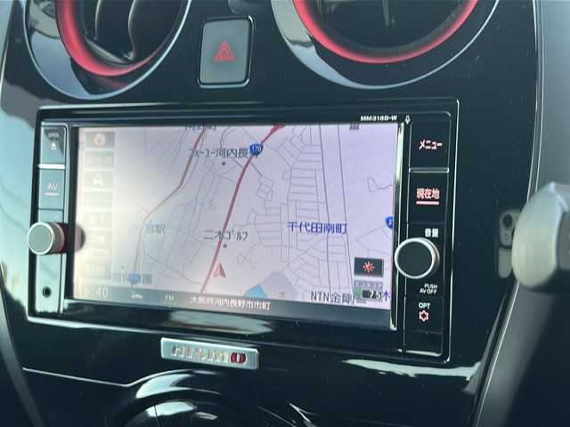 日産 ノート e－パワー ニスモ 大阪府 2018(平30)年 3.9万km ブリリアントホワイトパール 衝突軽減システム　純正ナビ　全方位カメラ　フルセグＴＶ　ＣＤ　ＤＶＤ　Ｂｌｕｅｔｏｏｔｈ　デジタルインナーミラー　純正ドライブレコーダー　ヒーター付きドアミラー　ＬＥＤヘッドライト　ＥＴＣ　オートライト　純正アルミホイール　純正フロアマット　プッシュスタート　スペアキー　スマートキー　取扱説明書　保証書　