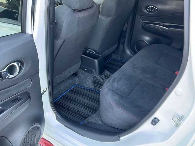 日産 ノート e－パワー ニスモ 大阪府 2018(平30)年 3.9万km ブリリアントホワイトパール 衝突軽減システム　純正ナビ　全方位カメラ　フルセグＴＶ　ＣＤ　ＤＶＤ　Ｂｌｕｅｔｏｏｔｈ　デジタルインナーミラー　純正ドライブレコーダー　ヒーター付きドアミラー　ＬＥＤヘッドライト　ＥＴＣ　オートライト　純正アルミホイール　純正フロアマット　プッシュスタート　スペアキー　スマートキー　取扱説明書　保証書　