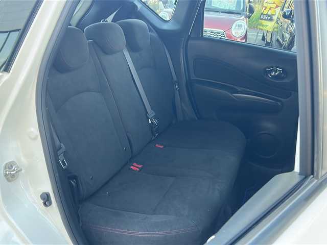 日産 ノート e－パワー ニスモ 大阪府 2018(平30)年 3.9万km ブリリアントホワイトパール 衝突軽減システム　純正ナビ　全方位カメラ　フルセグＴＶ　ＣＤ　ＤＶＤ　Ｂｌｕｅｔｏｏｔｈ　デジタルインナーミラー　純正ドライブレコーダー　ヒーター付きドアミラー　ＬＥＤヘッドライト　ＥＴＣ　オートライト　純正アルミホイール　純正フロアマット　プッシュスタート　スペアキー　スマートキー　取扱説明書　保証書　