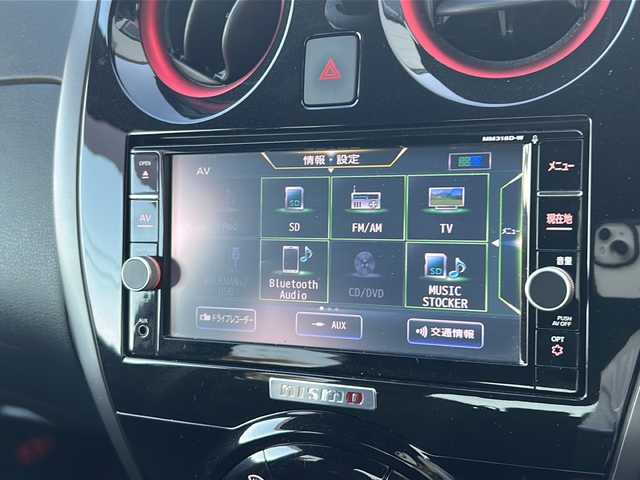 日産 ノート e－パワー ニスモ 大阪府 2018(平30)年 3.9万km ブリリアントホワイトパール 衝突軽減システム　純正ナビ　全方位カメラ　フルセグＴＶ　ＣＤ　ＤＶＤ　Ｂｌｕｅｔｏｏｔｈ　デジタルインナーミラー　純正ドライブレコーダー　ヒーター付きドアミラー　ＬＥＤヘッドライト　ＥＴＣ　オートライト　純正アルミホイール　純正フロアマット　プッシュスタート　スペアキー　スマートキー　取扱説明書　保証書　