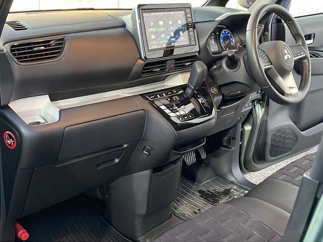 三菱 デリカミニ G 福島県 2024(令6)年 0.3万km Ｄグリーン ワンオナ　純９ナビ　バックＣ　ＢＴ　フルセグ　片側パワスラ　Ｅアシスト　ＬＥＤヘッドライト　フォグ　前席シートヒーター　ハーフレザー　自動防眩ミラー　黒革巻ステアリング　ステリモ　スペアキー　保証書/色コード【X42F29】