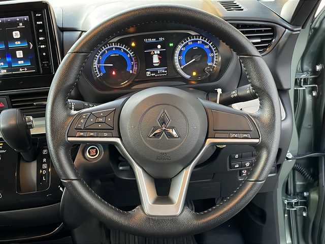 三菱 デリカミニ G 福島県 2024(令6)年 0.3万km Ｄグリーン ワンオナ　純９ナビ　バックＣ　ＢＴ　フルセグ　片側パワスラ　Ｅアシスト　ＬＥＤヘッドライト　フォグ　前席シートヒーター　ハーフレザー　自動防眩ミラー　黒革巻ステアリング　ステリモ　スペアキー　保証書/色コード【X42F29】