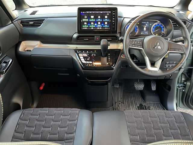 三菱 デリカミニ G 福島県 2024(令6)年 0.3万km Ｄグリーン ワンオナ　純９ナビ　バックＣ　ＢＴ　フルセグ　片側パワスラ　Ｅアシスト　ＬＥＤヘッドライト　フォグ　前席シートヒーター　ハーフレザー　自動防眩ミラー　黒革巻ステアリング　ステリモ　スペアキー　保証書/色コード【X42F29】