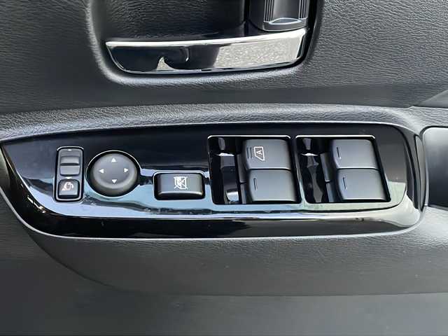 三菱 デリカミニ G 福島県 2024(令6)年 0.3万km Ｄグリーン ワンオナ　純９ナビ　バックＣ　ＢＴ　フルセグ　片側パワスラ　Ｅアシスト　ＬＥＤヘッドライト　フォグ　前席シートヒーター　ハーフレザー　自動防眩ミラー　黒革巻ステアリング　ステリモ　スペアキー　保証書/色コード【X42F29】