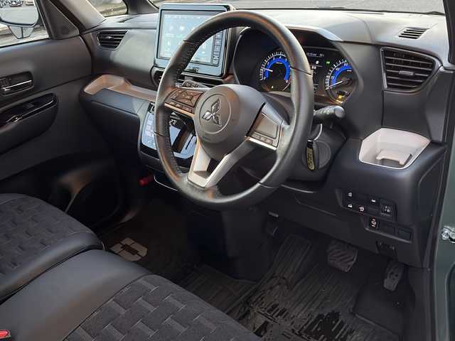 三菱 デリカミニ G 福島県 2024(令6)年 0.3万km Ｄグリーン ワンオナ　純９ナビ　バックＣ　ＢＴ　フルセグ　片側パワスラ　Ｅアシスト　ＬＥＤヘッドライト　フォグ　前席シートヒーター　ハーフレザー　自動防眩ミラー　黒革巻ステアリング　ステリモ　スペアキー　保証書/色コード【X42F29】