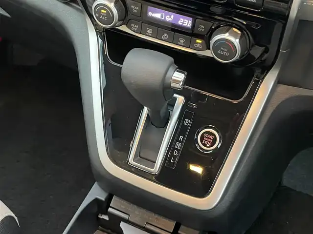 日産 セレナ ハイウェイスターVセレクションⅡ 千葉県 2019(平31)年 3.3万km ダイヤモンドブラック 2トーン 純正9インチナビ/・Bluetooth/・フルセグTV/・DVD/アラウンドビューモニター/11インチフリップダウンモニター/両側パワースライドドア/インテリジェントパーキングアシスト/エマージェンシーブレーキ/クリアランスソナー/LEDヘッドライト/ETC/スマートキー/プッシュスタート