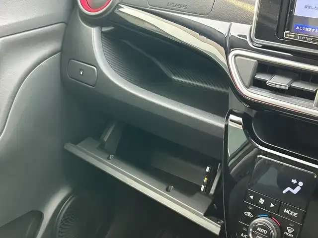 ダイハツ キャスト スポーツ SAⅡ 神奈川県 2015(平27)年 3.9万km パールホワイトⅢ 社外HDDナビ・DVD・CD・SD・MSV・Bluetoorh/B-CASカード未着のため動作確認できず/社外ETC/バックカメラ/社外フロントドライブレコーダー/MOMO革巻ステアリング/パドルシフト/ハーフレザーシート/LEDヘッドライト/LEDフォグランプ/TEIN車高調（純正サス積込）/純正16インチアルミ/純正フロアマット/ドアバイザー/スマートキー