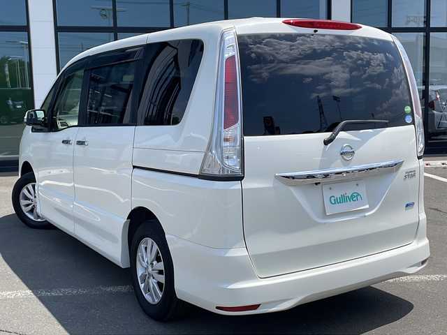 日産 セレナ ハイウェイスター Vセレクション 道東・釧路十勝 2012(平24)年 6.1万km ブリリアントホワイトパール ・ワンオーナー/・４ＷＤ/・純正ＨＤＤナビ/（フルセグ・ＤＶＤ・ＣＤ・ＭＳＶ・ＵＳＢ・ＢＴ）/・バックカメラ/・クルーズコントロール/・両側パワースライドドア/・ビルトインＥＴＣ/・革巻きステアリング/・アイドリングストップ・/・オートライト/・フォグランプ/・電動格納ミラー/・スマートキー/・プッシュスタート/・Ｗエアバッグ/・横滑り防止機能/・ＡＢＳ/・ドアバイザー/・フロアマット/・純正１５インチアルミホイール/（スタッドレスタイヤ積込）/・新車保証書/・取扱説明書