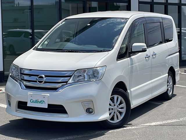 日産 セレナ ハイウェイスター Vセレクション 道東・釧路十勝 2012(平24)年 6.1万km ブリリアントホワイトパール ・ワンオーナー/・４ＷＤ/・純正ＨＤＤナビ/（フルセグ・ＤＶＤ・ＣＤ・ＭＳＶ・ＵＳＢ・ＢＴ）/・バックカメラ/・クルーズコントロール/・両側パワースライドドア/・ビルトインＥＴＣ/・革巻きステアリング/・アイドリングストップ・/・オートライト/・フォグランプ/・電動格納ミラー/・スマートキー/・プッシュスタート/・Ｗエアバッグ/・横滑り防止機能/・ＡＢＳ/・ドアバイザー/・フロアマット/・純正１５インチアルミホイール/（スタッドレスタイヤ積込）/・新車保証書/・取扱説明書