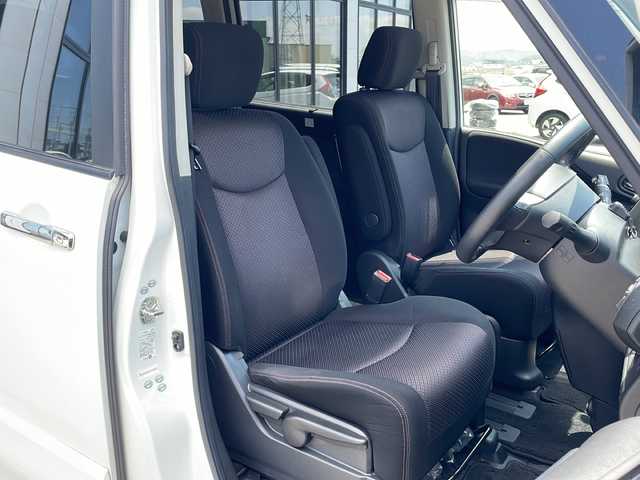 日産 セレナ ハイウェイスター Vセレクション 道東・釧路十勝 2012(平24)年 6.1万km ブリリアントホワイトパール ・ワンオーナー/・４ＷＤ/・純正ＨＤＤナビ/（フルセグ・ＤＶＤ・ＣＤ・ＭＳＶ・ＵＳＢ・ＢＴ）/・バックカメラ/・クルーズコントロール/・両側パワースライドドア/・ビルトインＥＴＣ/・革巻きステアリング/・アイドリングストップ・/・オートライト/・フォグランプ/・電動格納ミラー/・スマートキー/・プッシュスタート/・Ｗエアバッグ/・横滑り防止機能/・ＡＢＳ/・ドアバイザー/・フロアマット/・純正１５インチアルミホイール/（スタッドレスタイヤ積込）/・新車保証書/・取扱説明書