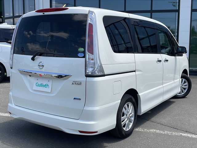 日産 セレナ ハイウェイスター Vセレクション 道東・釧路十勝 2012(平24)年 6.1万km ブリリアントホワイトパール ・ワンオーナー/・４ＷＤ/・純正ＨＤＤナビ/（フルセグ・ＤＶＤ・ＣＤ・ＭＳＶ・ＵＳＢ・ＢＴ）/・バックカメラ/・クルーズコントロール/・両側パワースライドドア/・ビルトインＥＴＣ/・革巻きステアリング/・アイドリングストップ・/・オートライト/・フォグランプ/・電動格納ミラー/・スマートキー/・プッシュスタート/・Ｗエアバッグ/・横滑り防止機能/・ＡＢＳ/・ドアバイザー/・フロアマット/・純正１５インチアルミホイール/（スタッドレスタイヤ積込）/・新車保証書/・取扱説明書