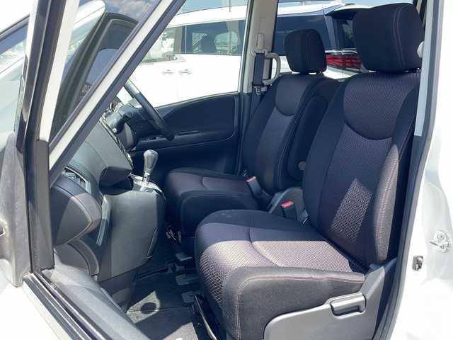 日産 セレナ ハイウェイスター Vセレクション 道東・釧路十勝 2012(平24)年 6.1万km ブリリアントホワイトパール ・ワンオーナー/・４ＷＤ/・純正ＨＤＤナビ/（フルセグ・ＤＶＤ・ＣＤ・ＭＳＶ・ＵＳＢ・ＢＴ）/・バックカメラ/・クルーズコントロール/・両側パワースライドドア/・ビルトインＥＴＣ/・革巻きステアリング/・アイドリングストップ・/・オートライト/・フォグランプ/・電動格納ミラー/・スマートキー/・プッシュスタート/・Ｗエアバッグ/・横滑り防止機能/・ＡＢＳ/・ドアバイザー/・フロアマット/・純正１５インチアルミホイール/（スタッドレスタイヤ積込）/・新車保証書/・取扱説明書