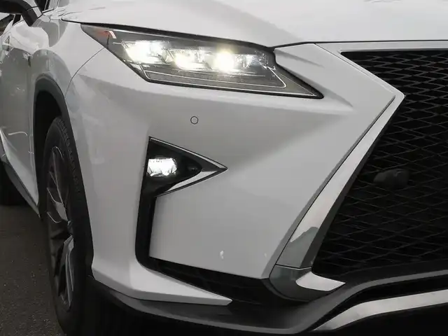 レクサス ＲＸ 茨城県 2017(平29)年 5.7万km ホワイトノーヴァガラスフレーク 純正ナビ/【ラジオ・DISC・SD・USB・BT・AUX・TV】/シートヒーター/エアシート/ステアリングヒーター/パワーシート/シートメモリ/パドルシフト/BMS/HUD/電動リア/アイドリングストップ/100V電源/レーダークルコン/ETC2.0/全方位カメラ/前後コーナーセンサー