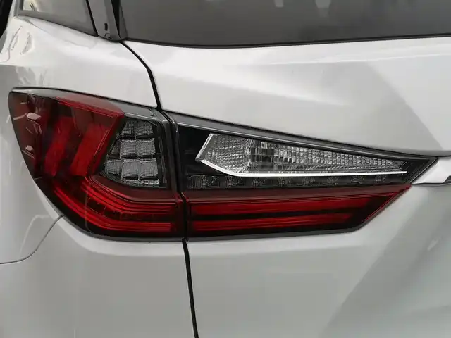 レクサス ＲＸ 茨城県 2017(平29)年 5.7万km ホワイトノーヴァガラスフレーク 純正ナビ/【ラジオ・DISC・SD・USB・BT・AUX・TV】/シートヒーター/エアシート/ステアリングヒーター/パワーシート/シートメモリ/パドルシフト/BMS/HUD/電動リア/アイドリングストップ/100V電源/レーダークルコン/ETC2.0/全方位カメラ/前後コーナーセンサー
