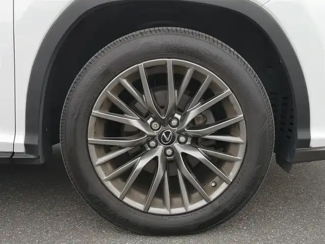 レクサス ＲＸ 茨城県 2017(平29)年 5.7万km ホワイトノーヴァガラスフレーク 純正ナビ/【ラジオ・DISC・SD・USB・BT・AUX・TV】/シートヒーター/エアシート/ステアリングヒーター/パワーシート/シートメモリ/パドルシフト/BMS/HUD/電動リア/アイドリングストップ/100V電源/レーダークルコン/ETC2.0/全方位カメラ/前後コーナーセンサー