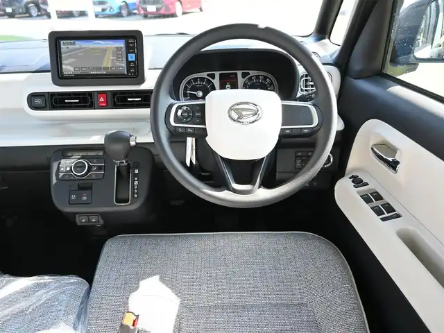 ダイハツ ムーヴ キャンバス ストライプス G 千葉県 2025(令7)年 0.1千km シャイニングホワイトパール/ファイアークォーツレッドメタリック リラックススタイル/（メーカーオプションのみ）/スマートアシストIII/エコアイドル/両側パワースライドドア/純正メモリーナビ/地デジTV/【DVD/CD再生機能】/バックカメラ/前席シートヒーター/ステアリングスイッチ/LEDヘッドライト/フォグライト/コーナーセンサー/サイド/カーテンエアバッグ/キーフリーシステム