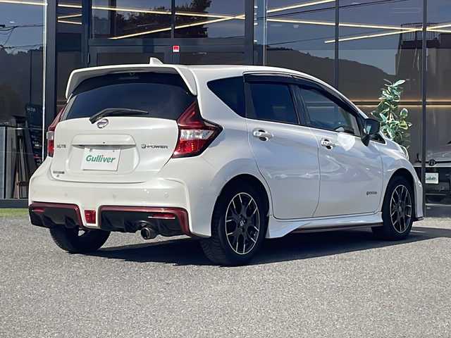 日産 ノート e－パワーニスモ S 大阪府 2019(平31)年 6.8万km ブリリアントホワイトパール ニスモ専用メーカーOPレカロシート　/デジタルインナーミラー　/アラウンドビューモニター　/純正ナビ　/フルセグTV/CD/DVD/BT/ニスモ専用マット　/ＬＥＤライト/オートライト/リアフォグ　/純正１６インチＡＷ　/エマージェンシーブレーキ　/レーンキープアシスト/レーダークルーズコントロール/純正ドライブレコーダー（前方）/ＥＴＣ　/アルカンターラコンビステアリング/ステアリングスイッチ/電格ミラー/取説/保証書/スペアキーｘ１