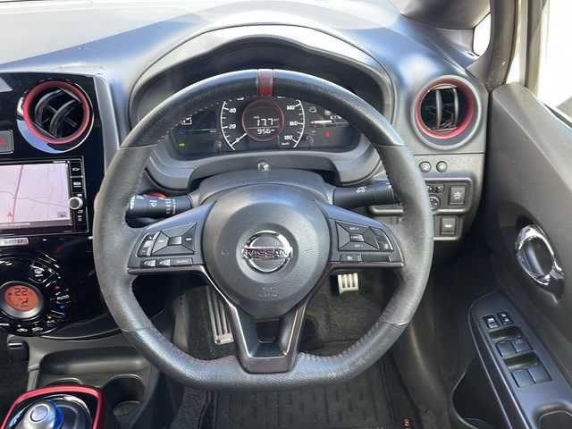 日産 ノート e－パワーニスモ S 大阪府 2019(平31)年 6.8万km ブリリアントホワイトパール ニスモ専用メーカーOPレカロシート　/デジタルインナーミラー　/アラウンドビューモニター　/純正ナビ　/フルセグTV/CD/DVD/BT/ニスモ専用マット　/ＬＥＤライト/オートライト/リアフォグ　/純正１６インチＡＷ　/エマージェンシーブレーキ　/レーンキープアシスト/レーダークルーズコントロール/純正ドライブレコーダー（前方）/ＥＴＣ　/アルカンターラコンビステアリング/ステアリングスイッチ/電格ミラー/取説/保証書/スペアキーｘ１
