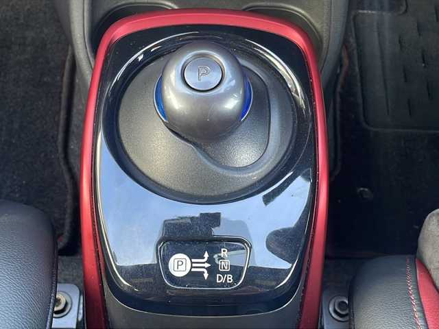 日産 ノート e－パワーニスモ S 大阪府 2019(平31)年 6.8万km ブリリアントホワイトパール ニスモ専用メーカーOPレカロシート　/デジタルインナーミラー　/アラウンドビューモニター　/純正ナビ　/フルセグTV/CD/DVD/BT/ニスモ専用マット　/ＬＥＤライト/オートライト/リアフォグ　/純正１６インチＡＷ　/エマージェンシーブレーキ　/レーンキープアシスト/レーダークルーズコントロール/純正ドライブレコーダー（前方）/ＥＴＣ　/アルカンターラコンビステアリング/ステアリングスイッチ/電格ミラー/取説/保証書/スペアキーｘ１