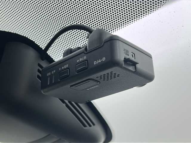 日産 セレナ 宮城県 2019(平31)年 5.8万km ブリリアントホワイトパール ワンオーナー/禁煙車/プロパイロット/インテリジェントパーキングアシスト/エマージェンシーブレーキ/車線逸脱警報/車線逸脱防止支援システム/速度標識表示/道路標識表示/オートマチックハイビーム/インテリジェントルームミラー/全席シートヒーター/純正9インチナビ/・BT.CD.DVD.USB.SD/全周囲カメラ/フルセグテレビ/両側パワースライドドア/ビルトインETC/純正ドライブレコーダー（F）/電動パーキングブレーキ/AUTOHOLD/ステアリングヒーター/革巻きステアリング/ステアリングスイッチ/プッシュスタート/スマートキー/3列シート/ロールサンシェード/LEDヘッドライト/LEDフォグランプ/純正15インチアルミホイール/アイドリングストップ/横滑り防止機能