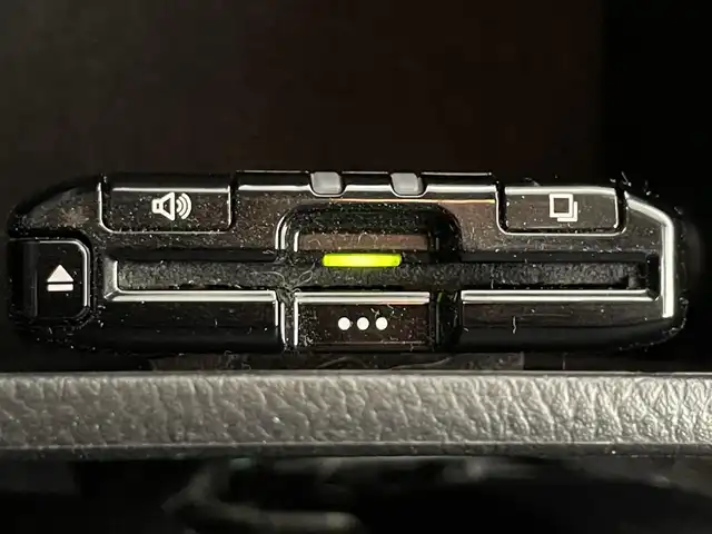 トヨタ ハイラックス Z 道央・札幌 2019(平31)年 4万km アティチュードブラックマイカ ・パートタイム４WD/・寒冷地仕様/・純正SDナビ/・CD/DVD/BT/フルセグ/SD/・バックカメラ/・ナビ連動型ETC/・純正前方ドライブレコーダー/・純正エンジンスターター/・衝突軽減ブレーキ/・横滑り防止装置/・レーンキープアシスト/・クルーズコントロール/・ダウンヒルアシストコントロール/・LEDヘッドライト/・前後フォグ/・ヘッドランプウォッシャー/・TRDマッドフラップ/・TRDフロントアンダーカバー/・TRDステッカー/・積込社外17インチAW夏タイヤ（265/65/R17　8mm）/・ドアバイザー/・プッシュスタート/・スマートキー/・スペアキー(スマートキーx1/板キーx2)/・取/保