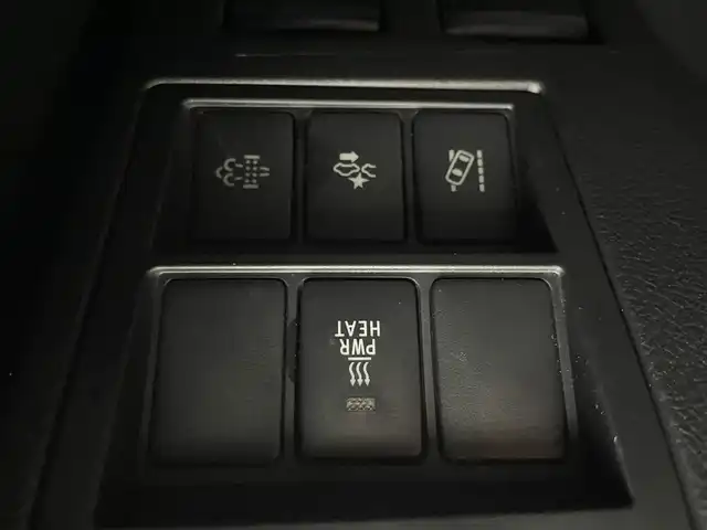 トヨタ ハイラックス Z 道央・札幌 2019(平31)年 4万km アティチュードブラックマイカ ・パートタイム４WD/・寒冷地仕様/・純正SDナビ/・CD/DVD/BT/フルセグ/SD/・バックカメラ/・ナビ連動型ETC/・純正前方ドライブレコーダー/・純正エンジンスターター/・衝突軽減ブレーキ/・横滑り防止装置/・レーンキープアシスト/・クルーズコントロール/・ダウンヒルアシストコントロール/・LEDヘッドライト/・前後フォグ/・ヘッドランプウォッシャー/・TRDマッドフラップ/・TRDフロントアンダーカバー/・TRDステッカー/・積込社外17インチAW夏タイヤ（265/65/R17　8mm）/・ドアバイザー/・プッシュスタート/・スマートキー/・スペアキー(スマートキーx1/板キーx2)/・取/保