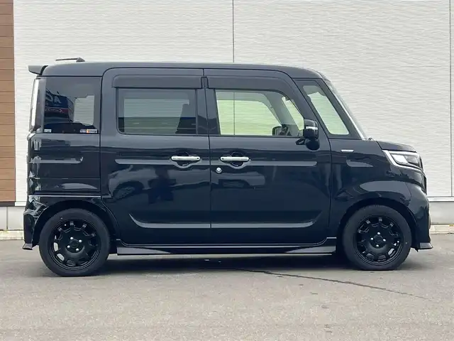 スズキ スペーシア カスタム HYBRID XS 秋田県 2022(令4)年 2.2万km ブルーイッシュブラックパール3 ４WD/衝突被害軽減ブレーキデュアルカメラブレーキサポート/LEDヘッドライト/両側パワースライドドア/純正メモリナビ（DVD/CD再生可能）/フルセグ/全方位モニター/社外15インチアルミ（夏タイヤ装着）/スマートキー/アイドリングストップ/プッシュスタート/アダプティブ・クルーズコントロール追従走行有/コーナーセンサー/レーンキープアシスト/ステアリングスイッチ/前席シートヒーター/社外フロアマット/純正ドアバイザー/オートライト/オートエアコン/パワーステアリング/パワーウィンドウ/横滑り防止/盗難防止装置/寒冷地仕様/電動格納ウィンカーミラー/キーレスエントリー/保証書/取扱説明書/記録簿/スペアキー×１