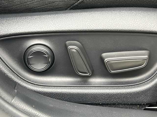 トヨタ クラウン ハイブリッド S Cパッケージ 宮城県 2018(平30)年 5万km ホワイトパールクリスタルシャイン 純正ナビ/ＣＤ／ＤＶＤ／Ｂｌｕｅｔｏｏｔｈ/フルセグＴＶ/バックカメラ/ＤＮシートヒーター/ＤＮパワーシート/ハンドルヒーター/レーントレーシングアシスト/オートクルーズコントロール/ＢＳＭ/ＨＵＤ/リヤクロストラフィックアラート/パーキングサポートブレーキ/プリクラッシュセーフティ/ドライブレコーダー/ETC2.0/オートライト/オートハイビーム