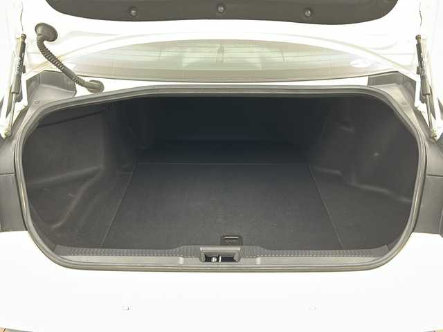 トヨタ クラウン ハイブリッド S Cパッケージ 宮城県 2018(平30)年 5万km ホワイトパールクリスタルシャイン 純正ナビ/ＣＤ／ＤＶＤ／Ｂｌｕｅｔｏｏｔｈ/フルセグＴＶ/バックカメラ/ＤＮシートヒーター/ＤＮパワーシート/ハンドルヒーター/レーントレーシングアシスト/オートクルーズコントロール/ＢＳＭ/ＨＵＤ/リヤクロストラフィックアラート/パーキングサポートブレーキ/プリクラッシュセーフティ/ドライブレコーダー/ETC2.0/オートライト/オートハイビーム