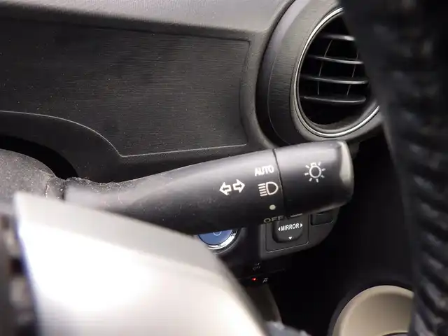 トヨタ アクア G 千葉県 2012(平24)年 3.9万km ライムホワイトパールクリスタルシャイン 純正SDナビ/ワンセグTV/【CD再生機能】/ドライブレコーダー（前後撮影）/革巻きステアリング/ETC/HIDヘッドライト/ウインカーミラー/スマートキー