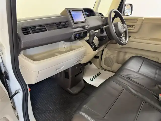 ホンダ Ｎ ＢＯＸ G ホンダセンシング 群馬県 2018(平30)年 3.1万km プラチナホワイトパール 安全装備/・衝突軽減ブレーキ/・レーンキープアシスト/・オートライト/・横滑り防止/・クルーズコントロール/純正7インチナビ/・AM/FM/フルセグTV/・Bluetooth/SD/・CD/DVD/LEDヘッドライト/バックカメラ/ETC/革調シートカバー/純正ドアバイザー/プッシュスタート/スマートキー