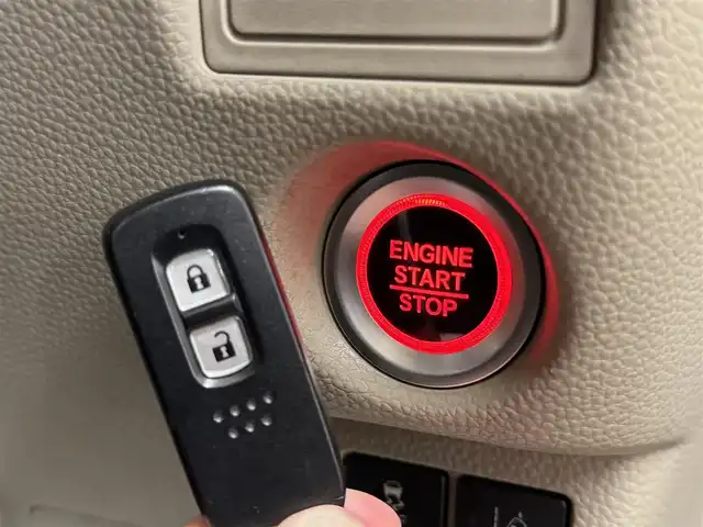 ホンダ Ｎ ＢＯＸ G ホンダセンシング 群馬県 2018(平30)年 3.1万km プラチナホワイトパール 安全装備/・衝突軽減ブレーキ/・レーンキープアシスト/・オートライト/・横滑り防止/・クルーズコントロール/純正7インチナビ/・AM/FM/フルセグTV/・Bluetooth/SD/・CD/DVD/LEDヘッドライト/バックカメラ/ETC/革調シートカバー/純正ドアバイザー/プッシュスタート/スマートキー